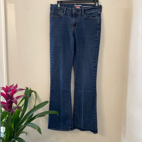 LEVI’S MODERN BOOTCUT JEAN. - Picture 4 of 15